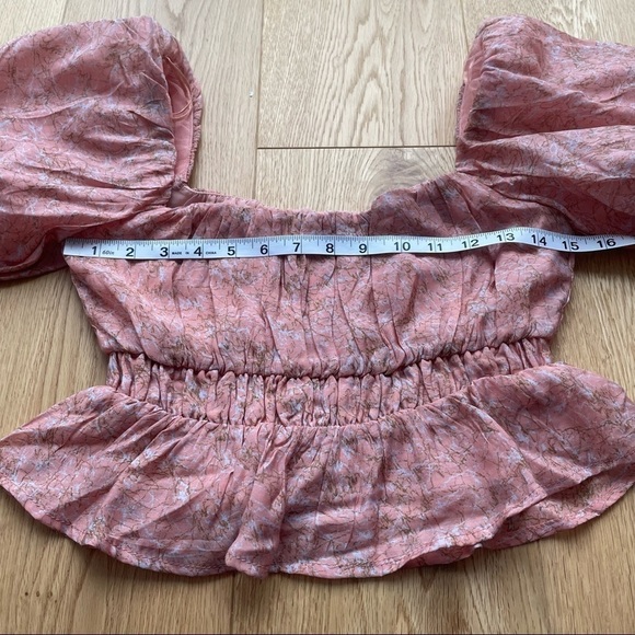 NWOT ASTR THE LEBEL THERON BUBBLE  SLEEVE TOP - XS - Picture 5 of 12